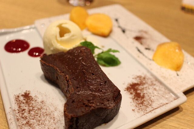 ショコラテリーヌ　バニラアイス添え