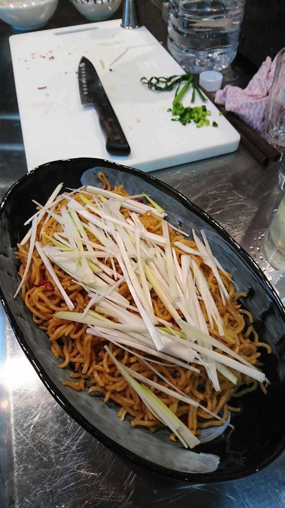 〆で人気のピリ辛焼きそば