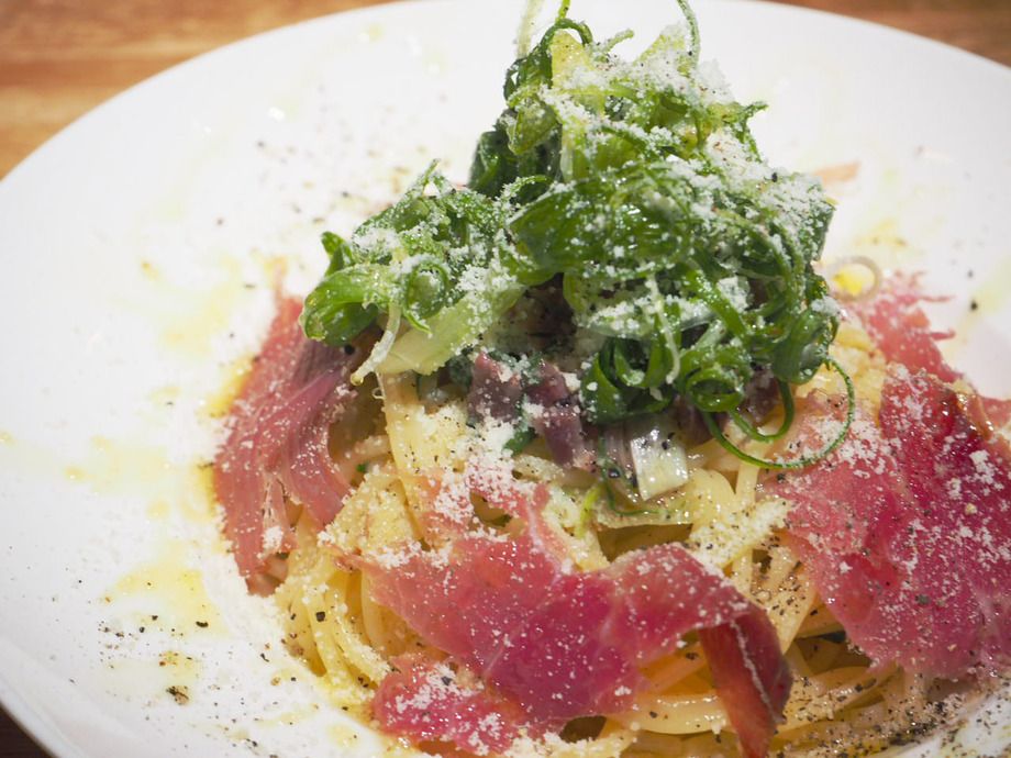 モチモチの生パスタとサクサクのクリスピーピッツァ！季節限定メニューもやってます！