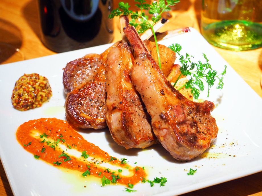 鉄板焼きラムチョップ