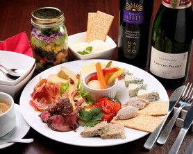 ◆女子必見◆肉バルなのに美容/健康を取り入れた女子会コース◆3時間飲み放題付全6品　￥5,000