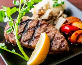 サーロインステーキ　～ブルゴーニュバター添え～