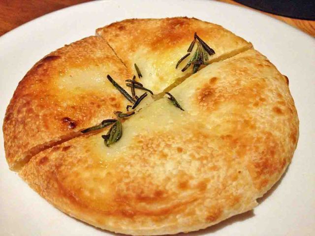 自家製焼きたてフォカッチャ