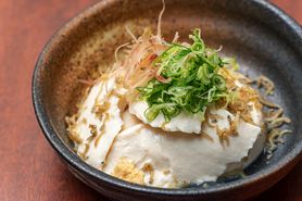 もつ吉の定番　じゃこ葱豆富