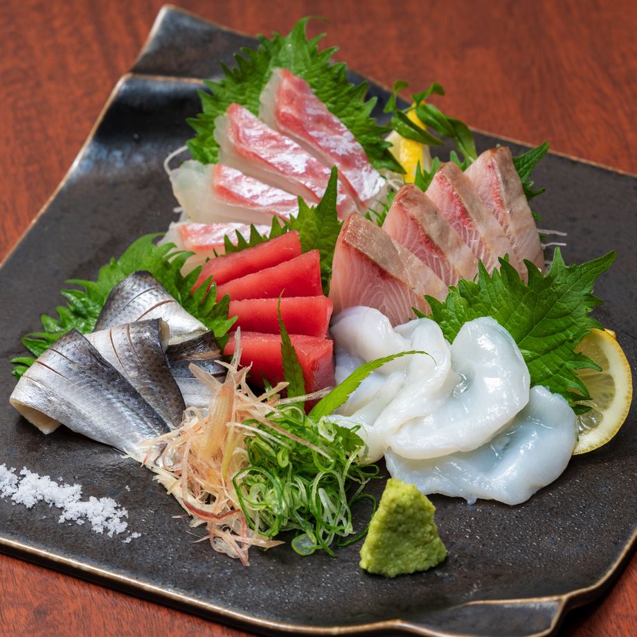 天然物・刺身盛り合わせ 五点盛り　二名様盛（1,900円）