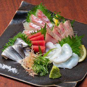 天然物・刺身盛り合わせ 五点盛り　二名様盛