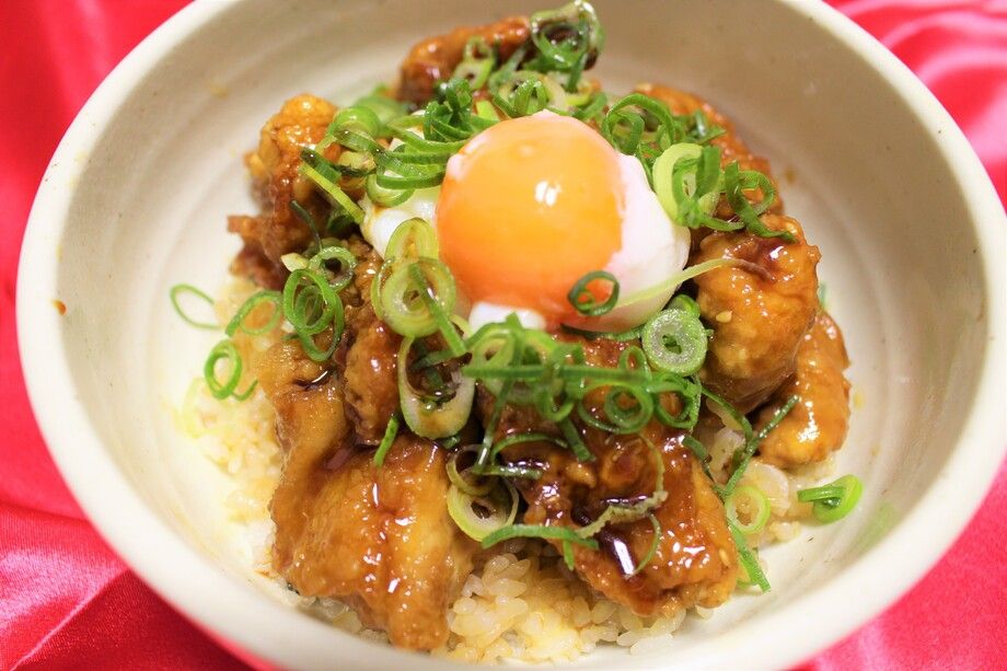 鶏てりたま丼（750）