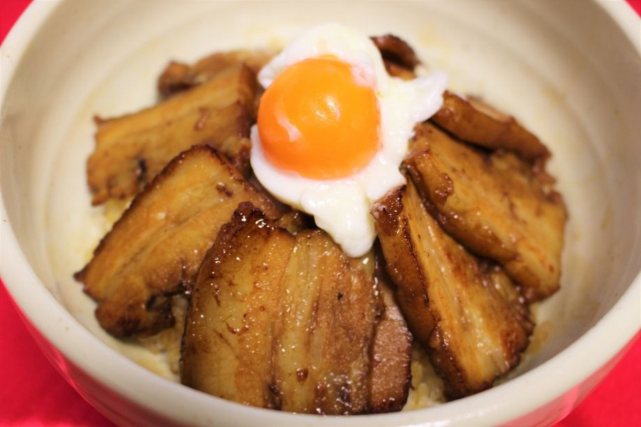 月見チャーシュー丼（800）