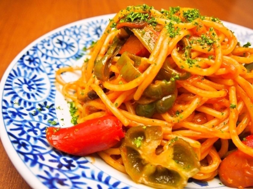 昔ながらの太麺ナポリタン（730円）