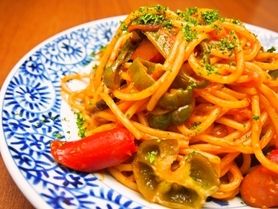 昔ながらの太麺ナポリタン