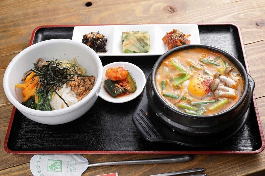 スントゥブとピビンバのハーフ＆ハーフセット