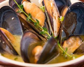 ムール貝の白ワイン蒸、香草風味