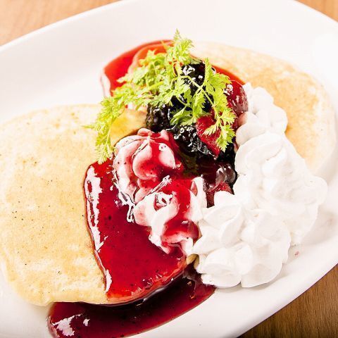 ダブルベリーパンケーキ（680円）