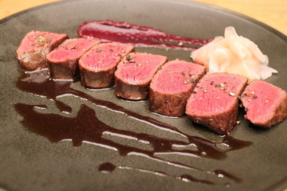 蝦夷鹿もも肉のロースト