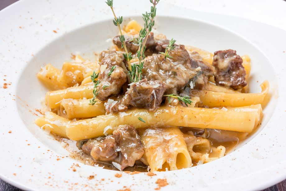 ズィーティ　仔牛とタマネギの白ワイン煮込み　”ナポリ風ジェノベーゼ”