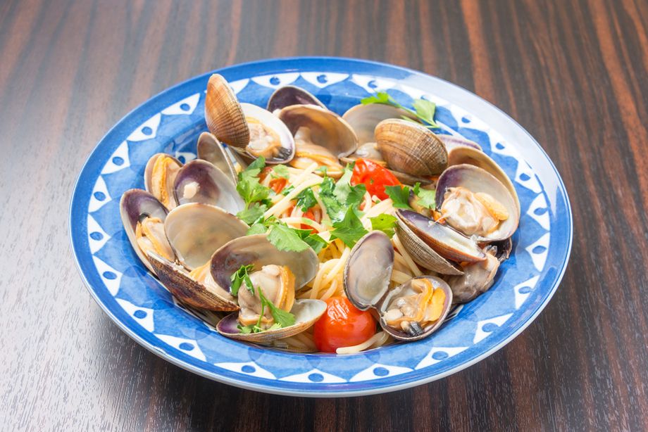 大粒のアサリとチェリートマトのリングイネ