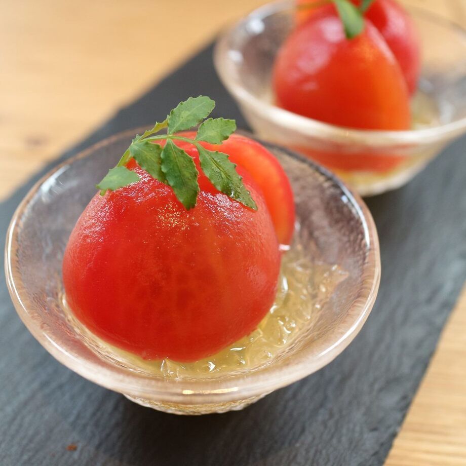 完熟トマトのピクルス 濃縮した鰹出汁のジュレ