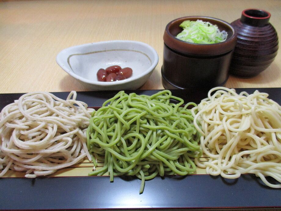 三色そば（890円）