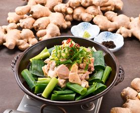 丹波黒鶏と九条葱の陶板焼き