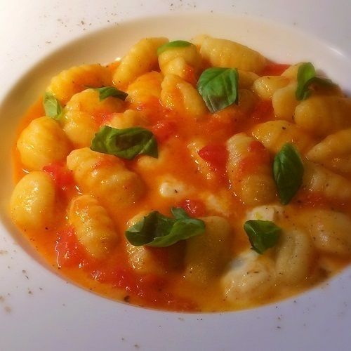 銀座で1,000円！ 本日のランチセット ～ サラダ、パン、食後ドリンク 付き