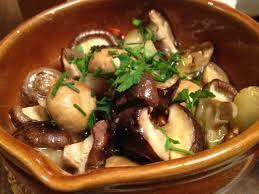 鶏もつときのこのエスニックアヒージョ（500）