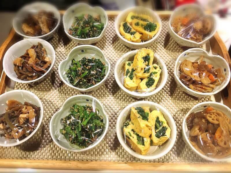 ぜんまい煮、ほうれん草ゴマあえ、ほうれん草たまご、れんこんきんぴら（各300円）（300）