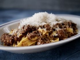 48時間じっくり煮込んだ北海道十勝産熟成肉のラグーのスパゲッティ
