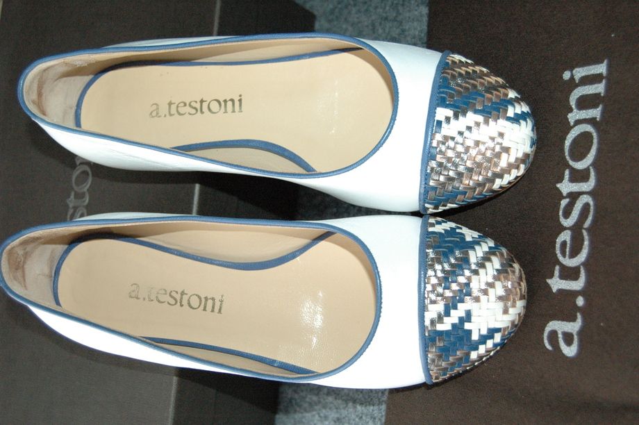 美 品 ☆a.testoni ☆　最高級ブランドレディース靴　レザーローファー 　ホワイト　３５ （22.5cm位）ア・テストーニ（22000）