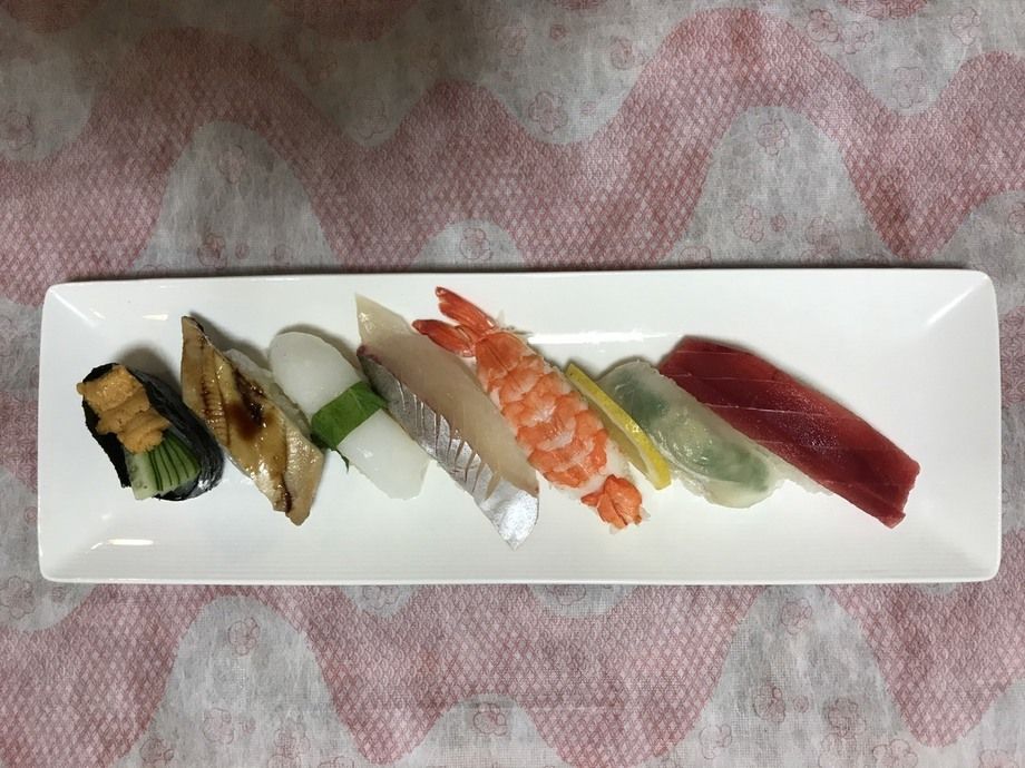 にぎり中（1人前）（1290円）