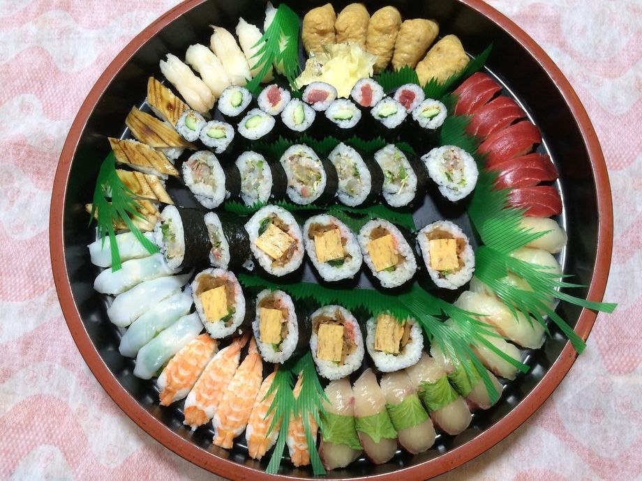 並盛り（二人様2530円　三人様4050円　四人様5340円　五人様6640円　六人様7930円　七人様9610円　）