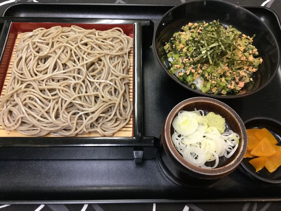 鮭・野沢菜丼セット（946円）