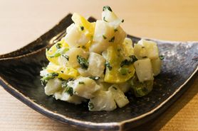 自家燻製沢庵と竹葉酒粕のポテサラ