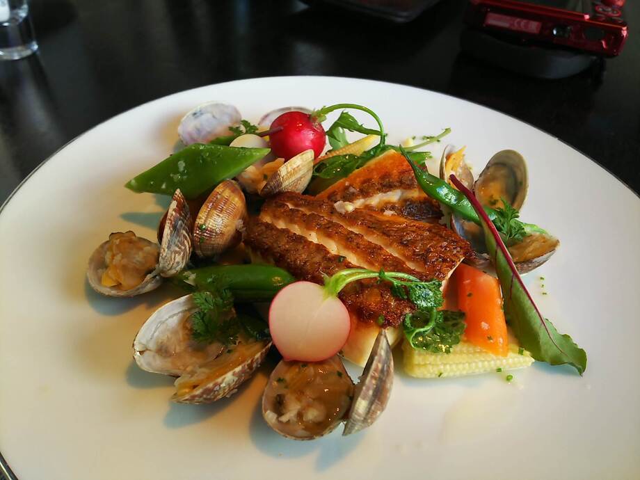 鯛のポワレ・アサリバターソース