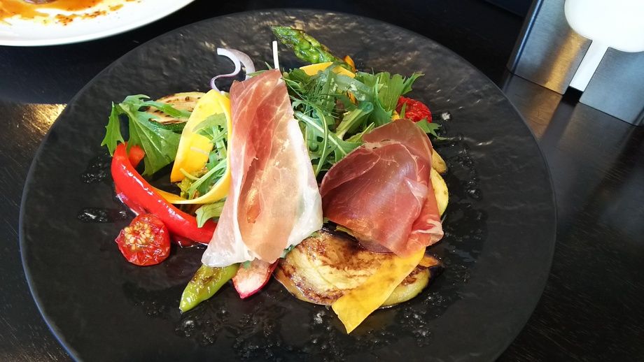 シェフの気まぐれサラダ（￥1200）