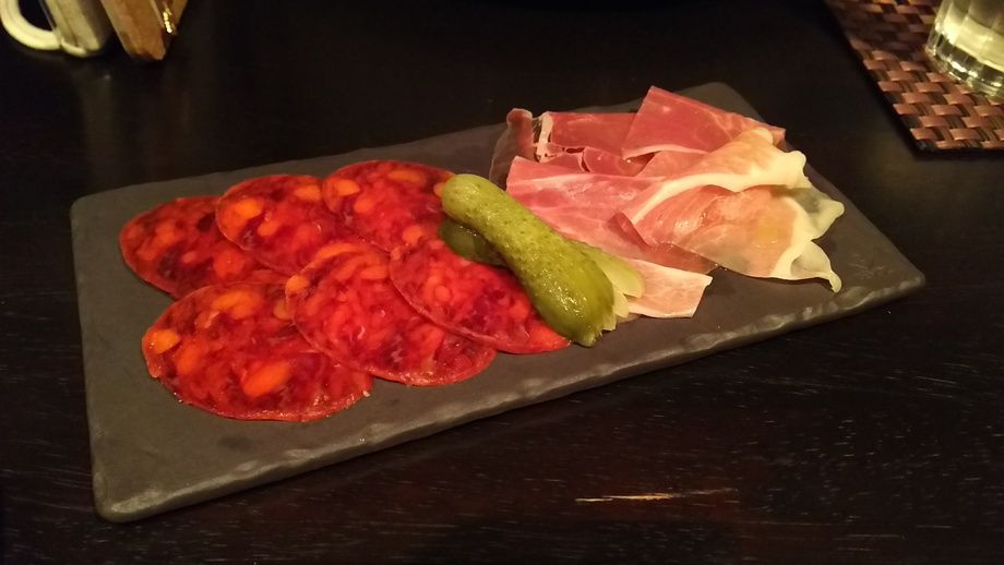 生ハムとチョリソー