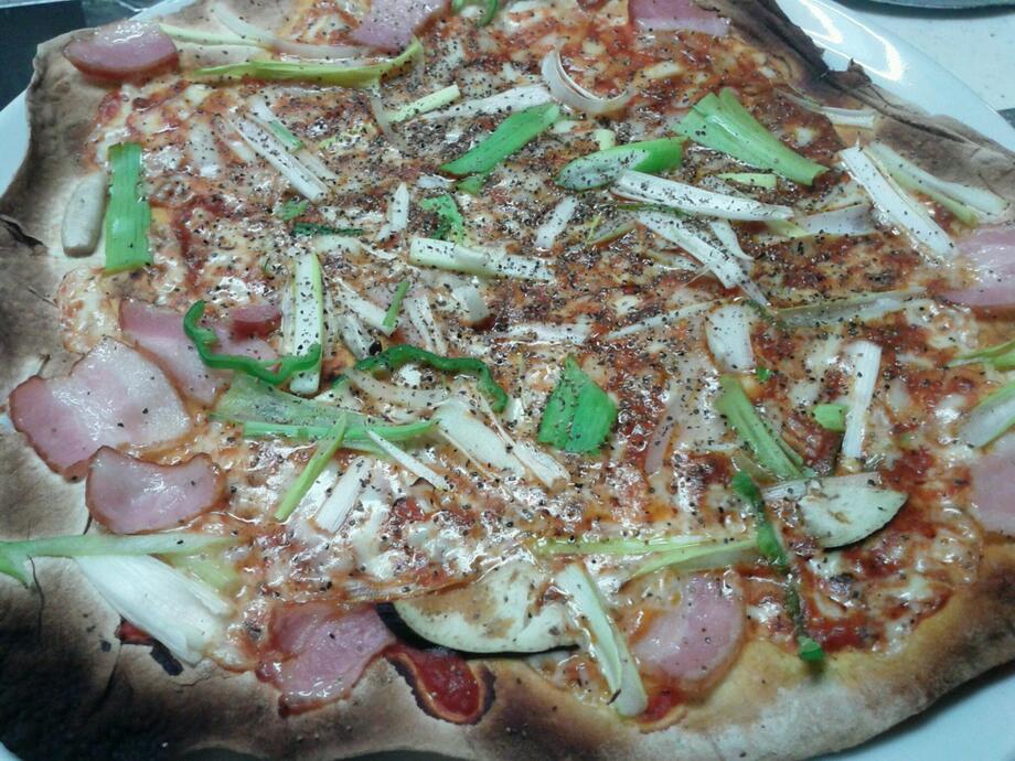 黒ゴマ　ミックス　ピザ（８９０円）