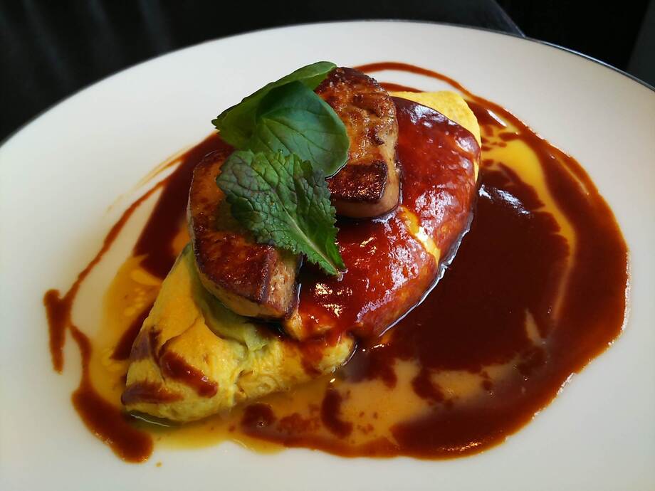 ブラウンマッシュルームのオムレツとフォアグラのソテー