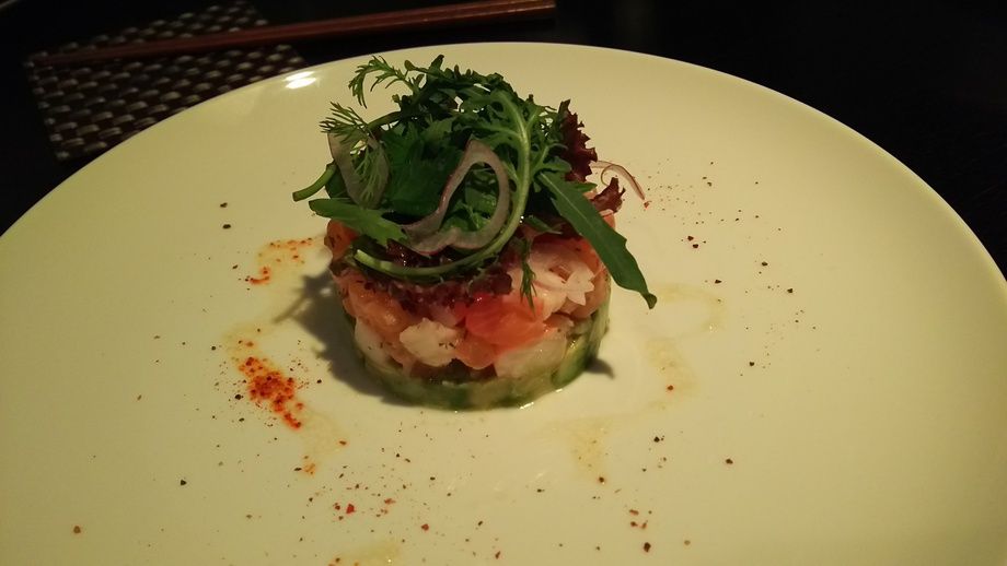 サーモンとアボカドのタルタル