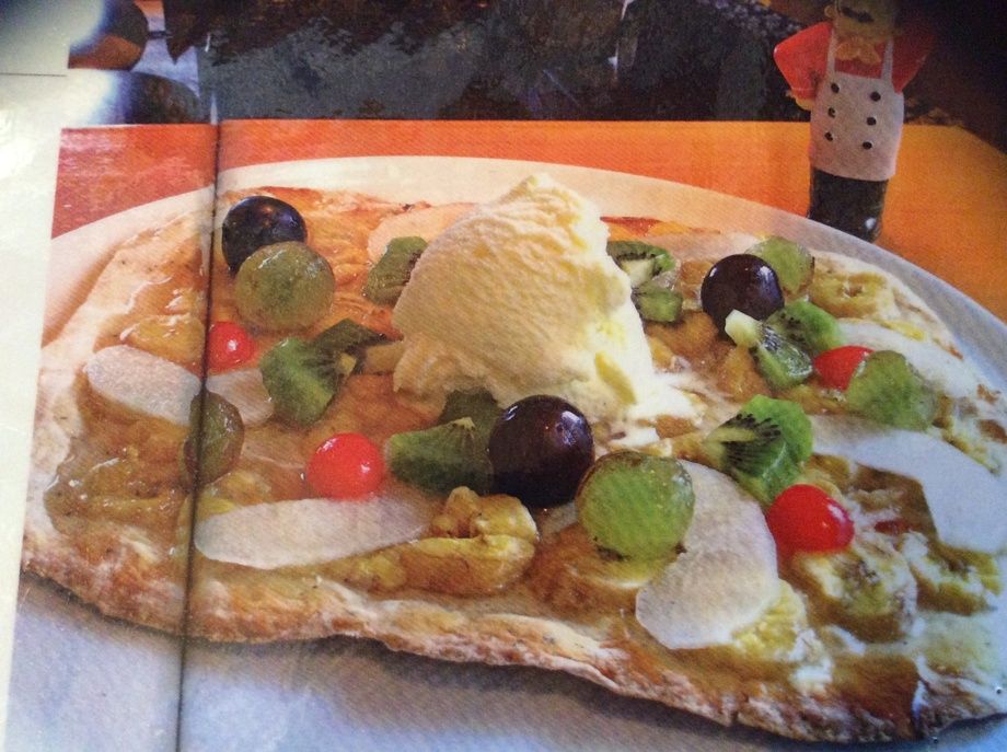 スイート　フルーツ　ピザ（８９０円）