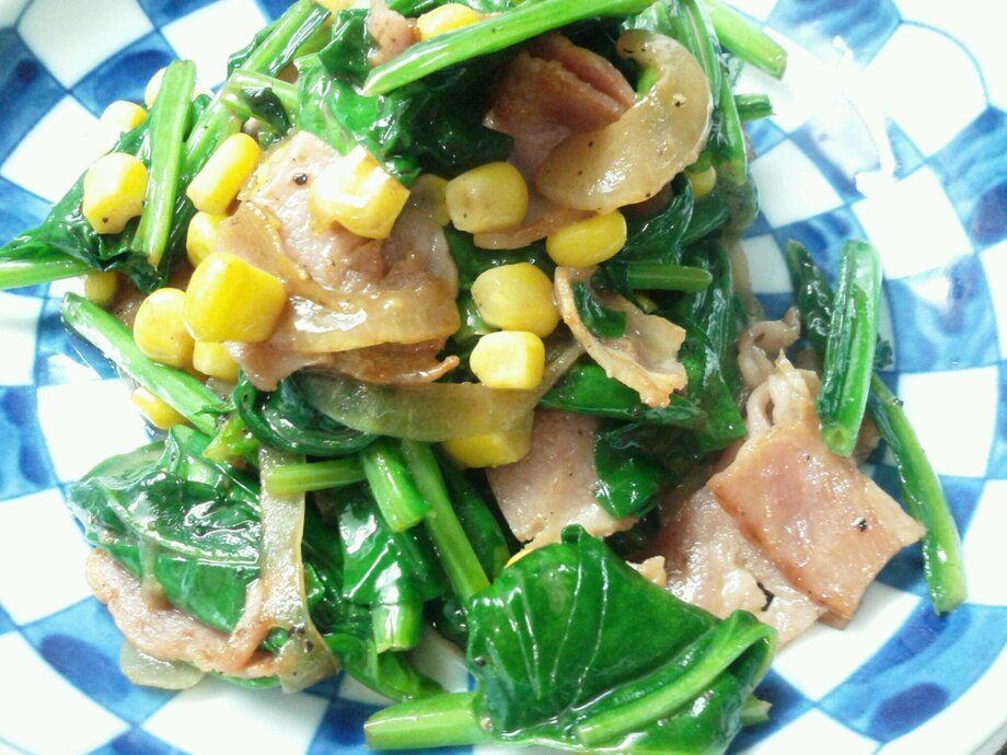 ついつい　お酒がすすむ　ベーコンとほうれん草のじっくり炒め（４９０円）