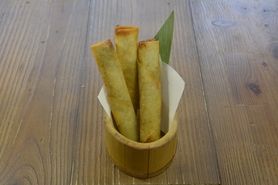 海老とアボカドのスティック春巻
