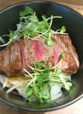 サーロインステーキ丼　 