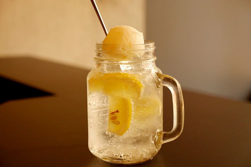 シャーベットレモンサワー（400円）