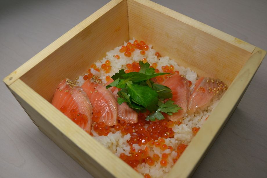 鮭といくらの親子せいろ飯（850円）