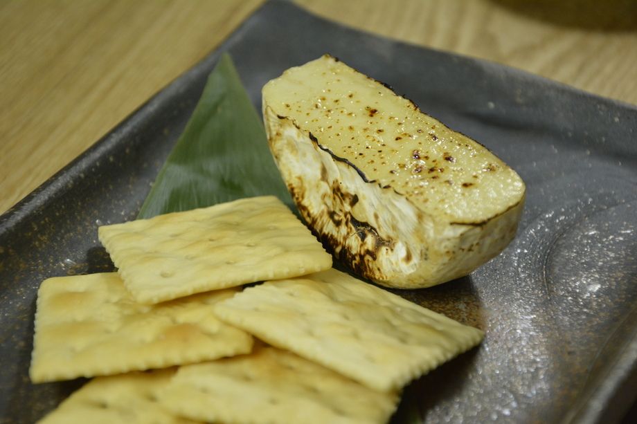 【北海道】カマンベールの炙り（580円）