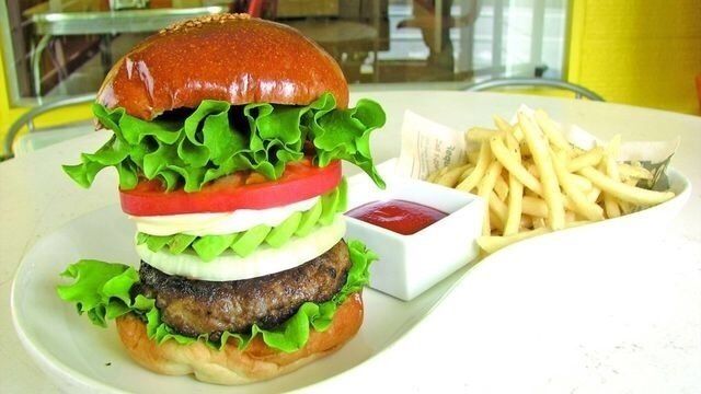 石垣牛アボカドバーガー（1210）