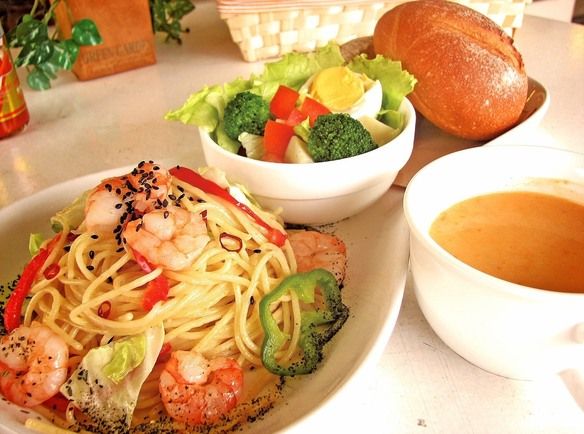 小エビたっぷりペペロンチーノ