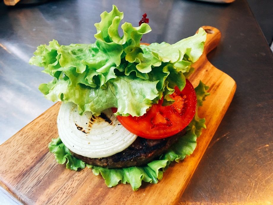 新登場‼︎ シャキシャキバーガー（950円）