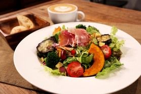 彩りたっぷりサラダランチ