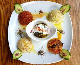 Meze（メゼ）。各種前菜。